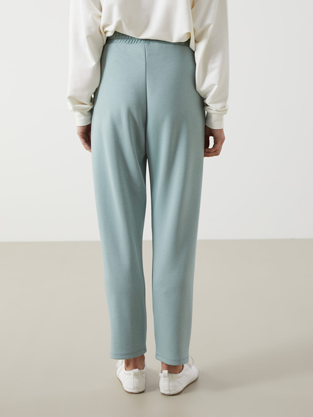 LCWAIKIKI Classic Women's Sweatpants with Elastic Waist -W49307Z8-GPP