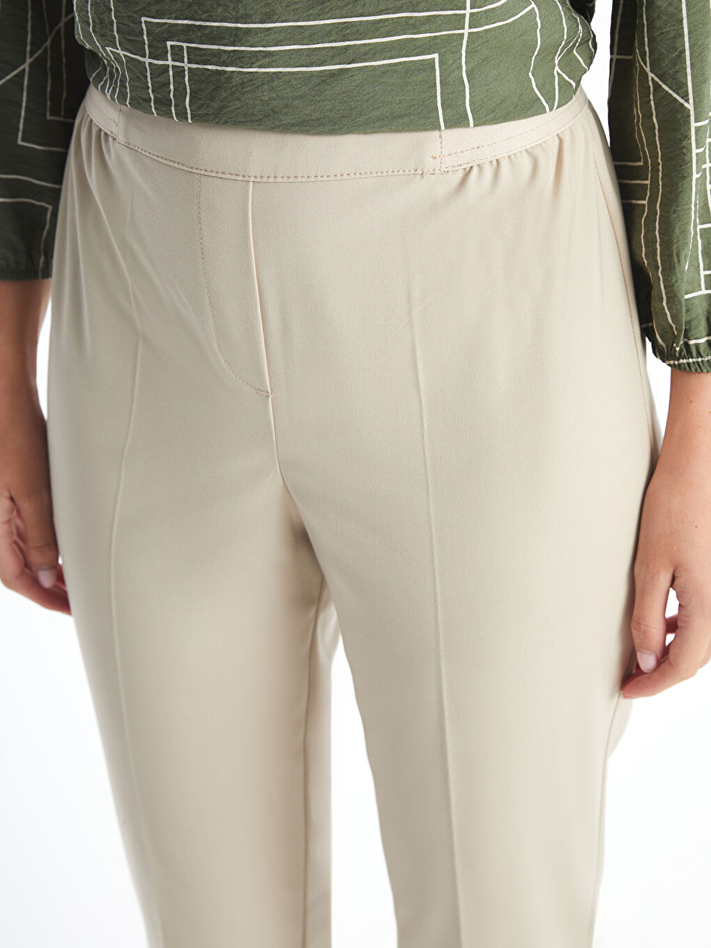 LCWAIKIKI Classic Elasticated Waist Women's Trousers -W49390Z8-QRF