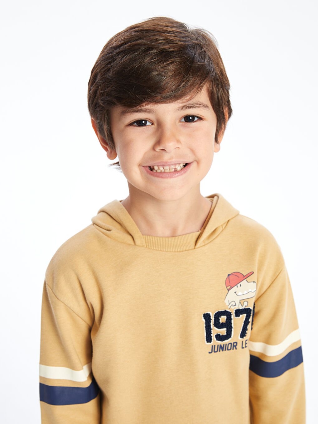 LCW Kids Bej Kapüşonlu Uzun Kol Baskılı Erkek Çocuk Fermuarlı Sweatshirt - 1