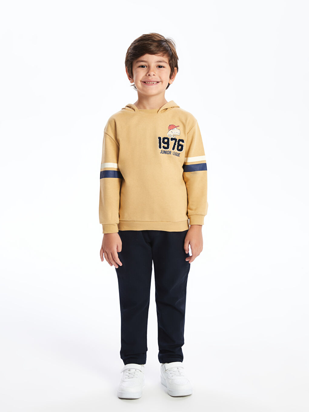 LCW Kids Bej Kapüşonlu Uzun Kol Baskılı Erkek Çocuk Fermuarlı Sweatshirt - 2