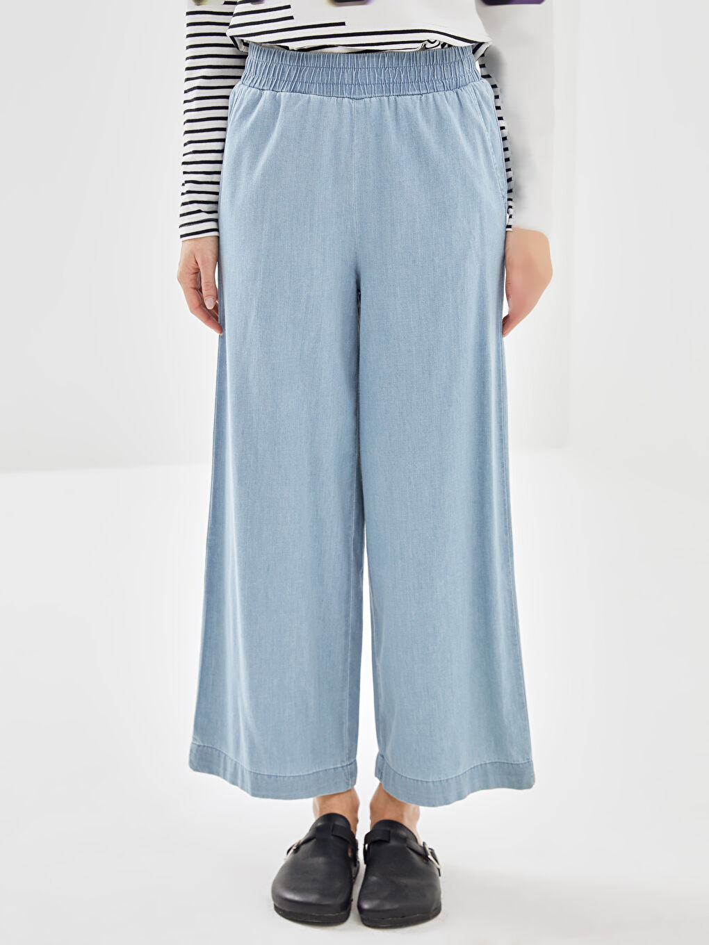 Jean à Taille Élastiquée et Jambe Large pour Femmes-1