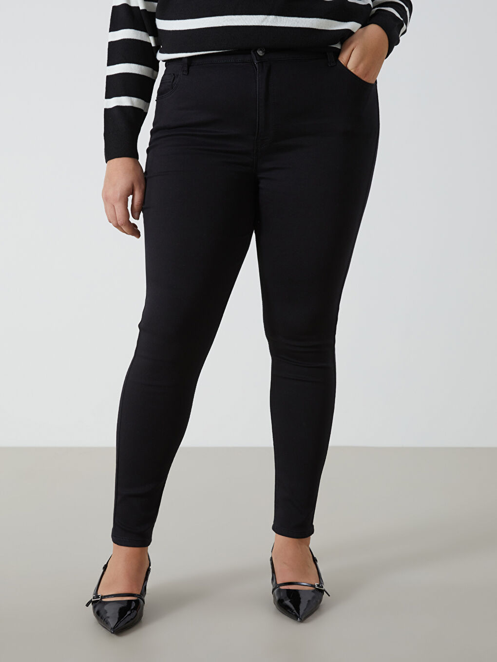 LCWAIKIKI Classic Slim Fit Women's Inner Brushed Jeans -W49949Z8-J0F