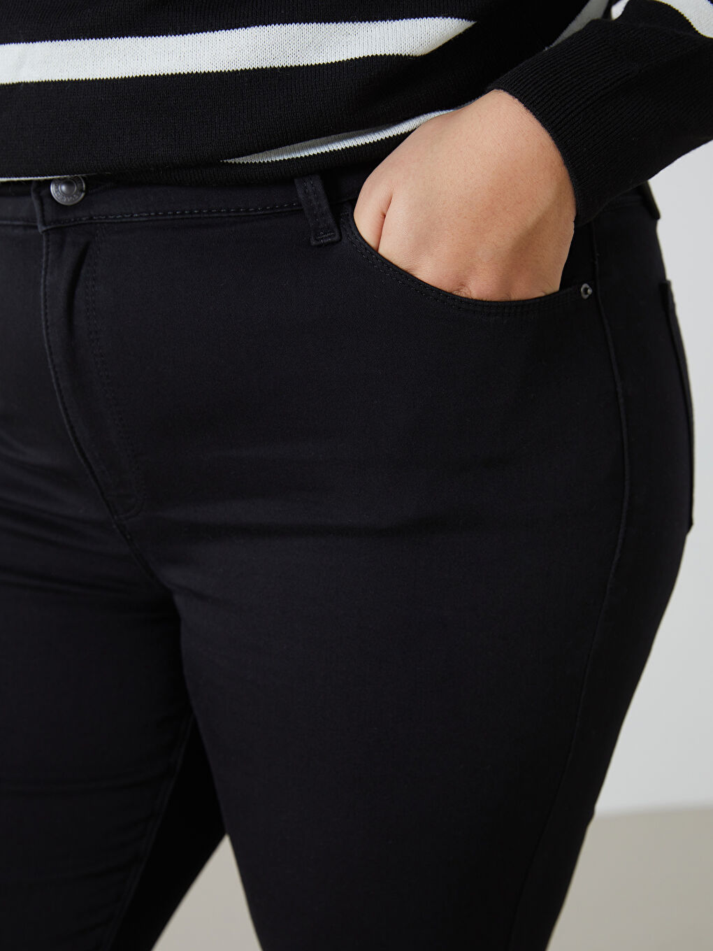LCWAIKIKI Classic Slim Fit Women's Inner Brushed Jeans -W49949Z8-J0F