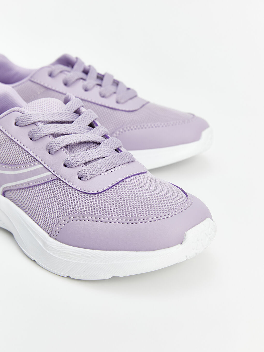 Кроссовки на шнуровке для девочек-2