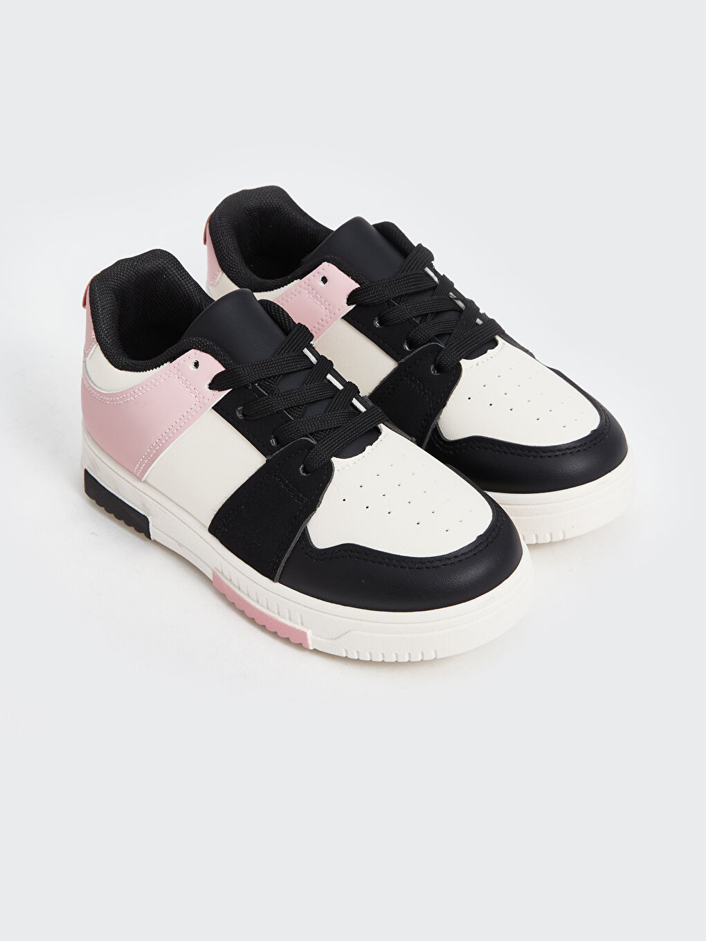 Түрлі-түсті қыздарға арналған кроссовкалар