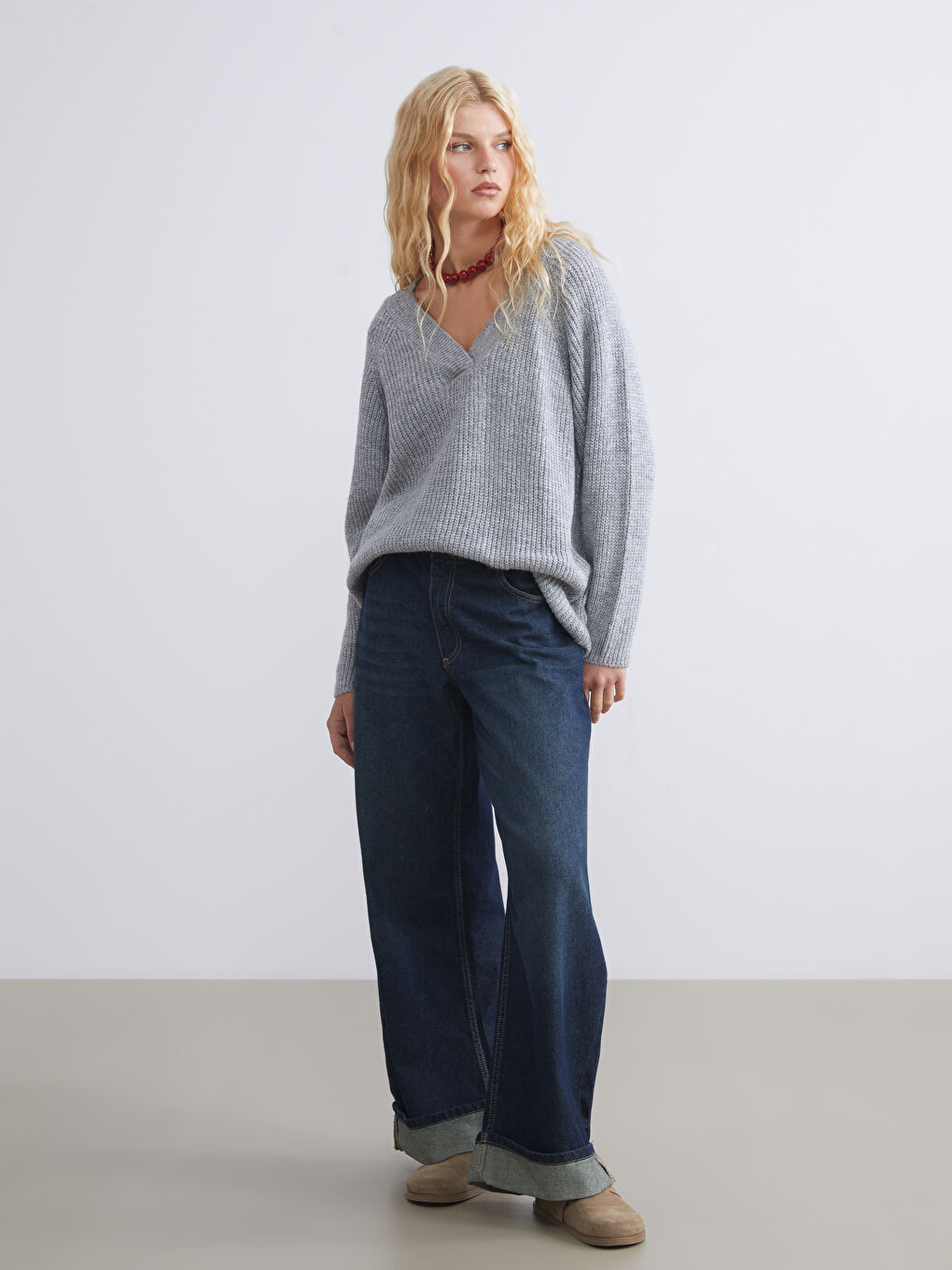 Gri V Yaka Dokulu Kadın Triko Kazak-1