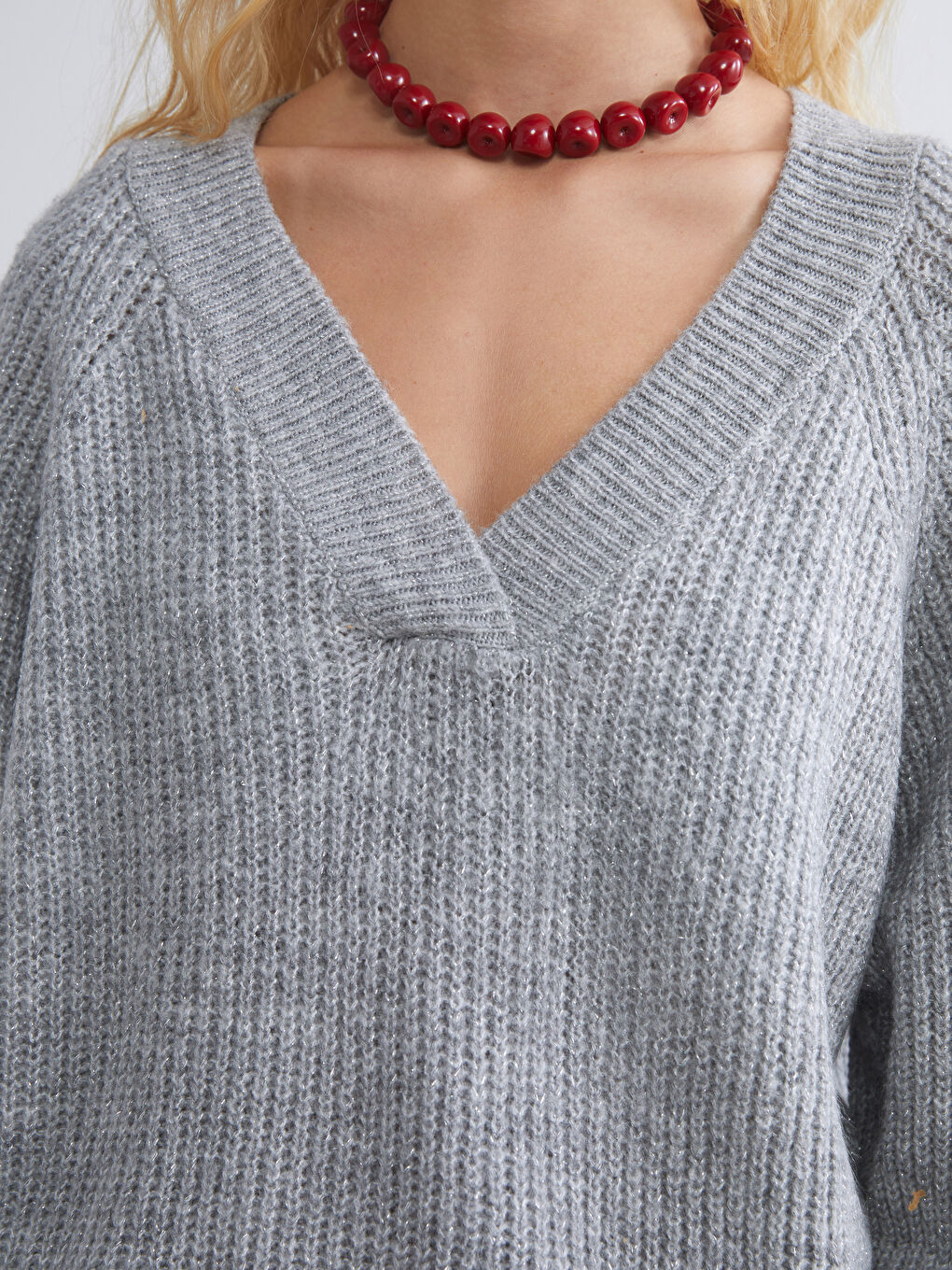 Gri V Yaka Dokulu Kadın Triko Kazak-2