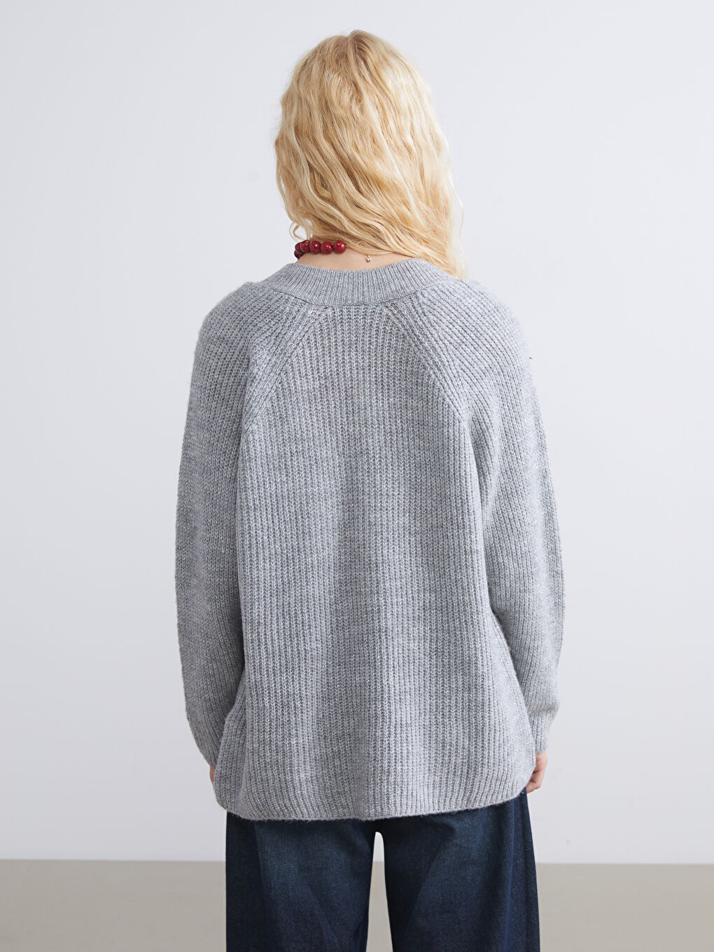 Gri V Yaka Dokulu Kadın Triko Kazak-3