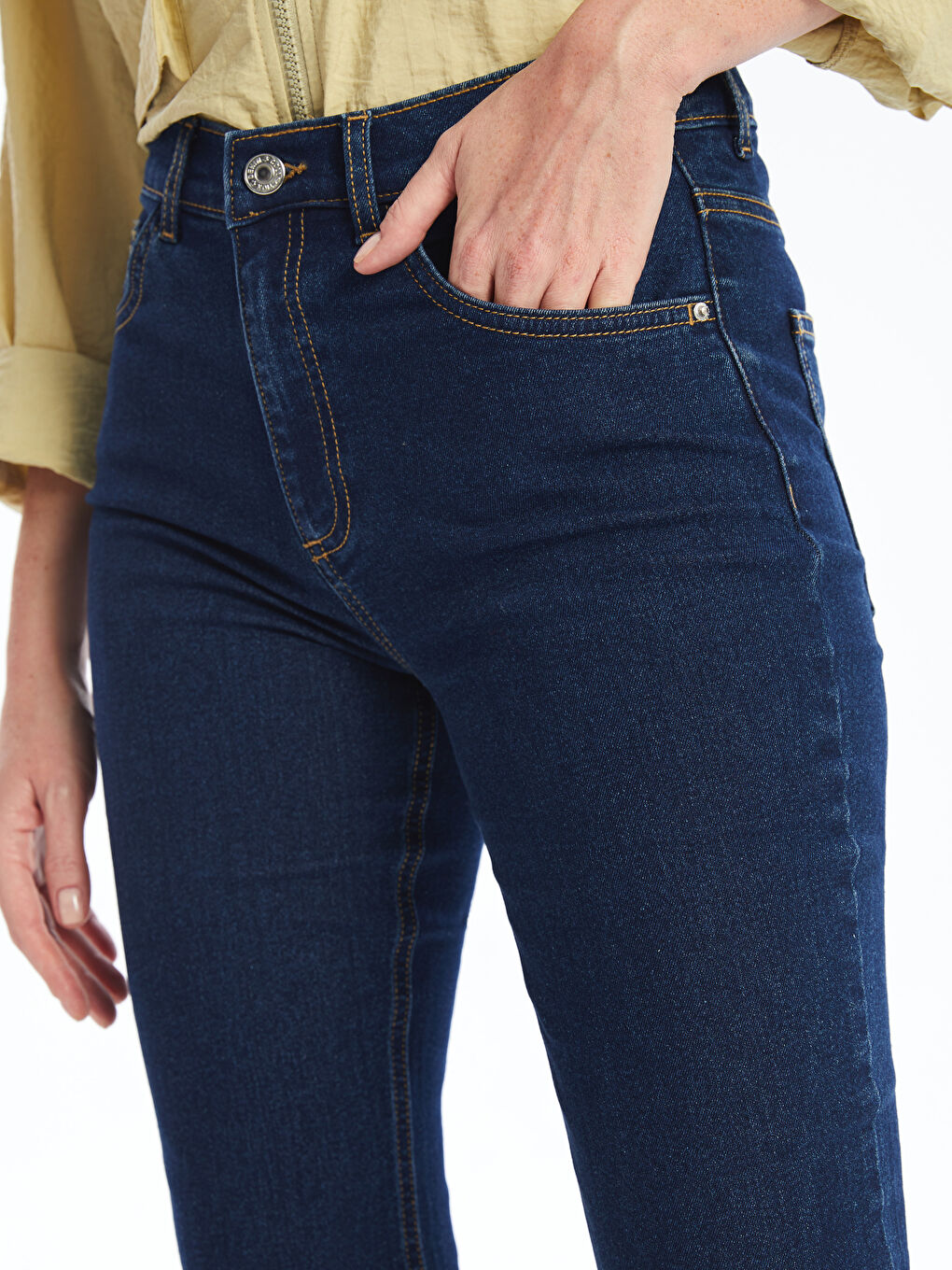 LCWAIKIKI Classic Koyu Rodeo Dar Fit Flare Kadın Jean Pantolon - 2