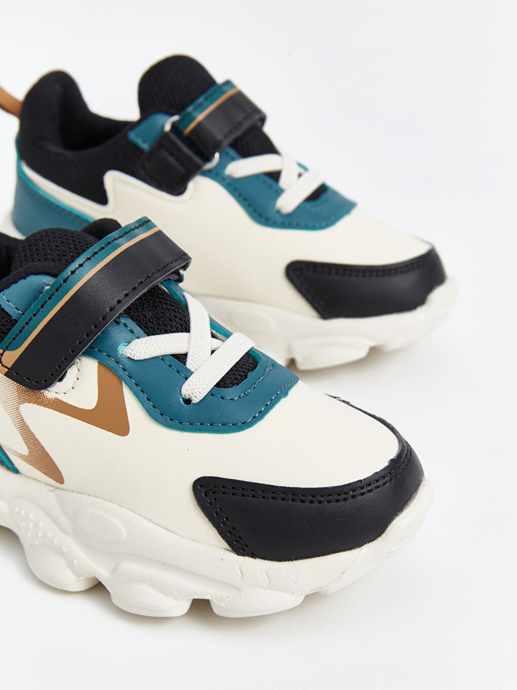 Маратонки за бебета момчета с цветен блок-2