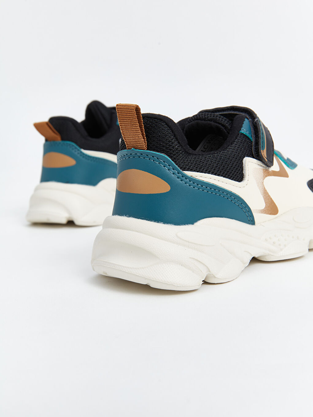 Маратонки за бебета момчета с цветен блок-4