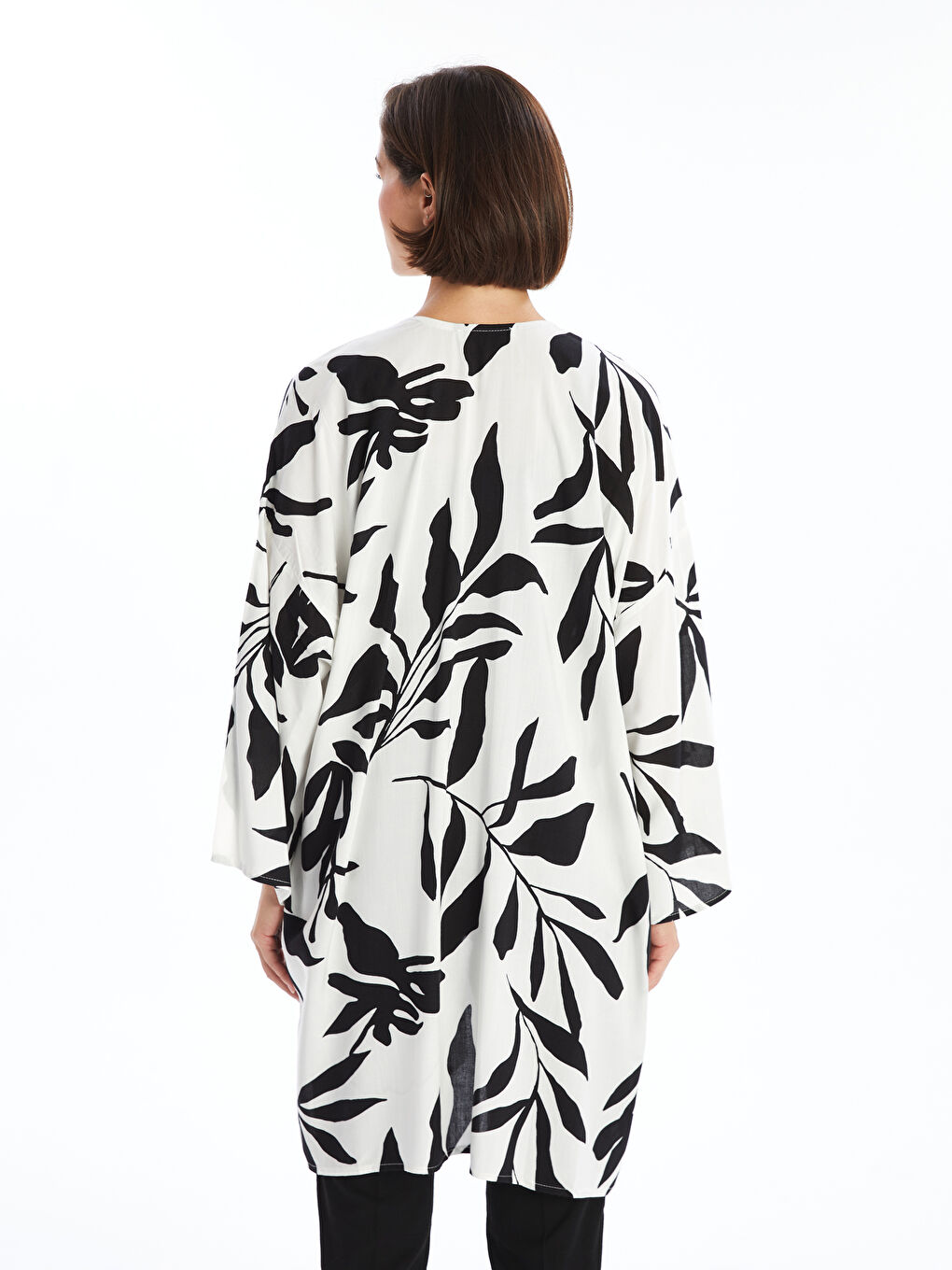 كيمونو نسائي واسع الحجم بياقة شال ونقشة-3