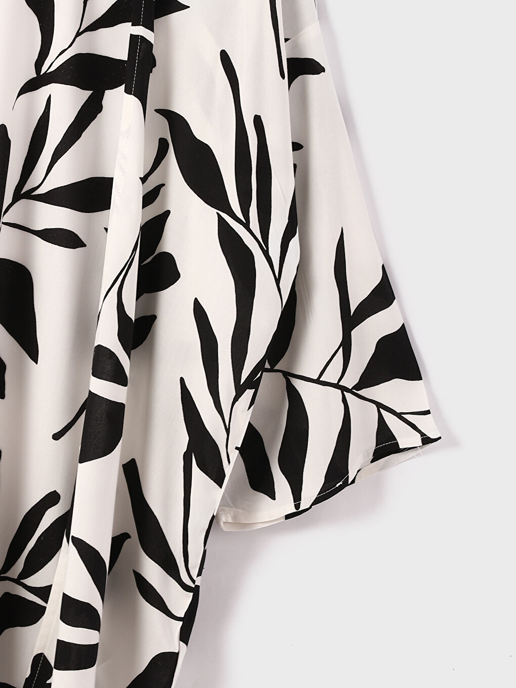 كيمونو نسائي واسع الحجم بياقة شال ونقشة-5