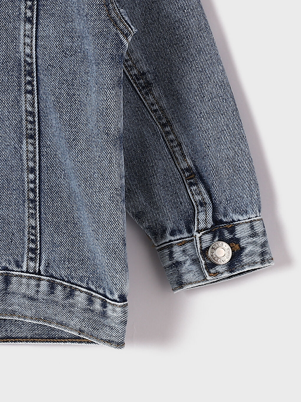 سترة جينز للبنات بقصة مريحة-3