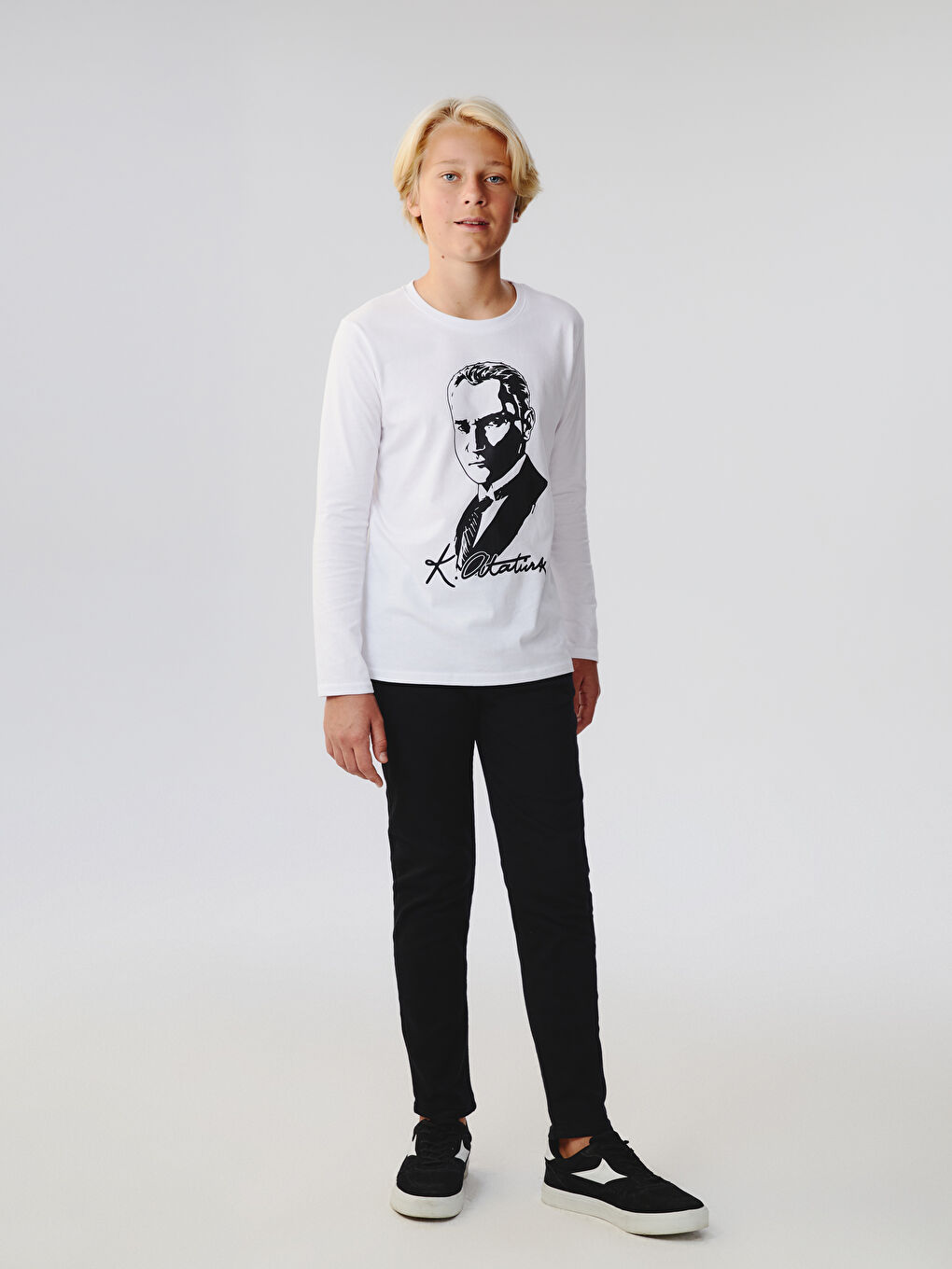 Beyaz Bisiklet Yaka Atatürk Baskılı Erkek Çocuk Tişört-1