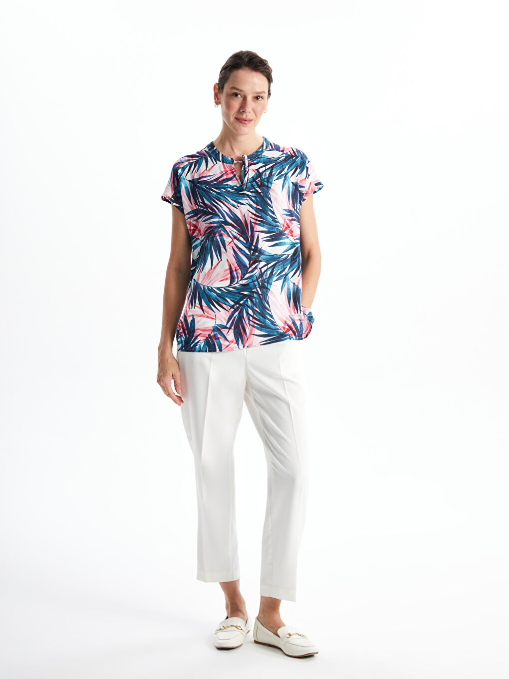 Blouse à Manches Courtes à Motifs avec Col Lavallière pour Femmes-1