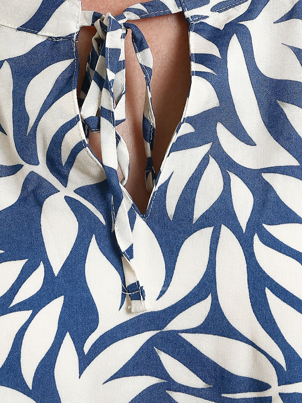 Tie Neck Patterned Short Sleeve Women's Blouse-2