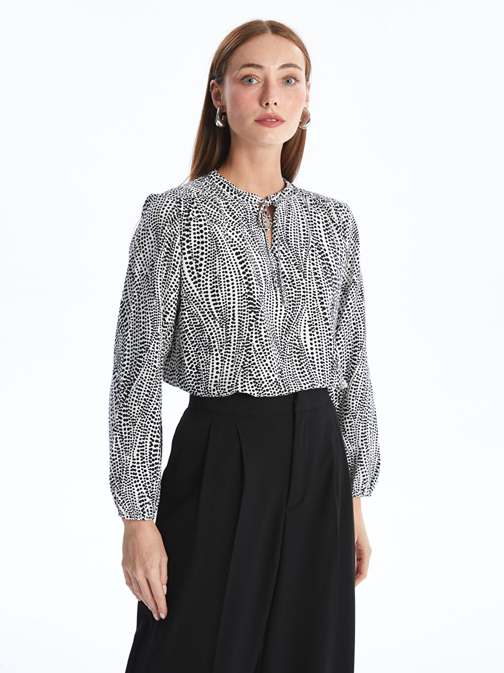 LCWAIKIKI Classic Bluza sa kragnom na vezanje, uzorkom i dugim rukavima za žene -W4AR58Z8-LQJ