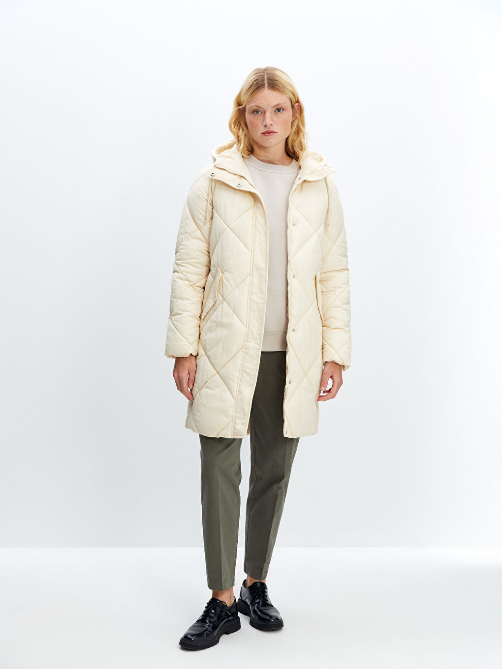 LCW Vision Gesteppter Damen Steppmantel mit Kapuze -W4AR84Z8-VZD