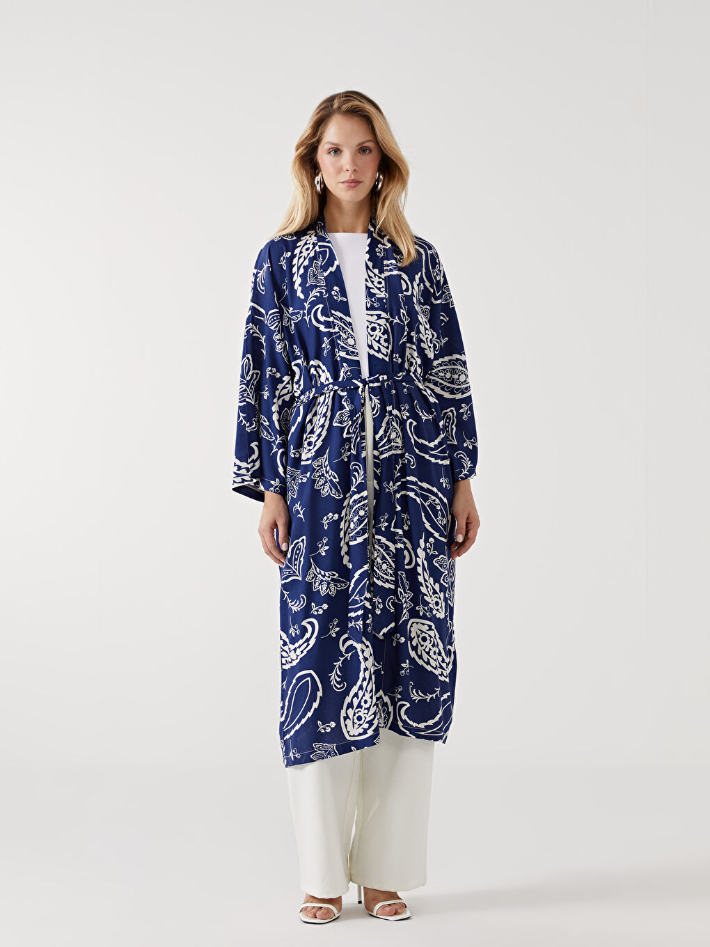 كيمونو نسائي واسع الحجم بياقة شال ونقشة-1