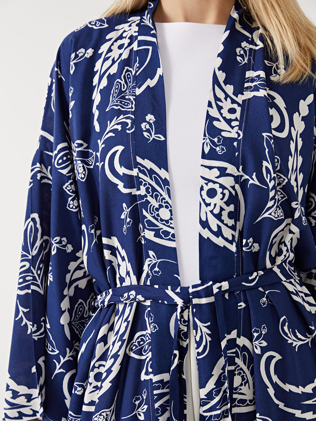 كيمونو نسائي واسع الحجم بياقة شال ونقشة-2