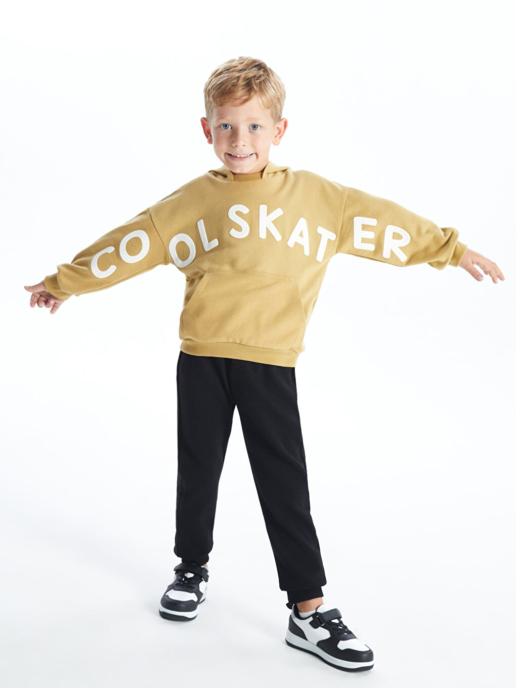 LCW Kids Haki Kapüşonlu Baskılı Erkek Bebek Sweatshirt ve Eşofman Altı 2'li Takım - 1