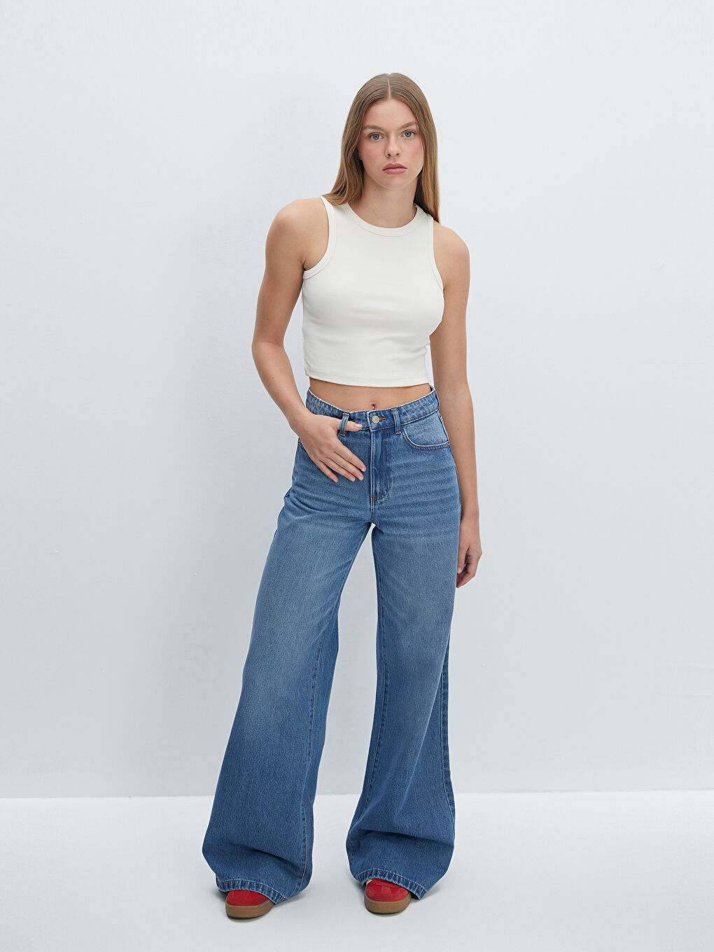 Women's Halter Neck Plain Crop Top-1