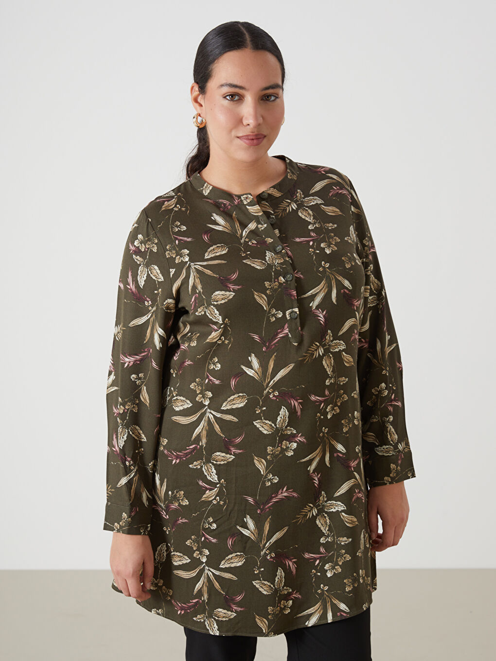 Haki Bisiklet Yaka Desenli Kadın Tunik-1