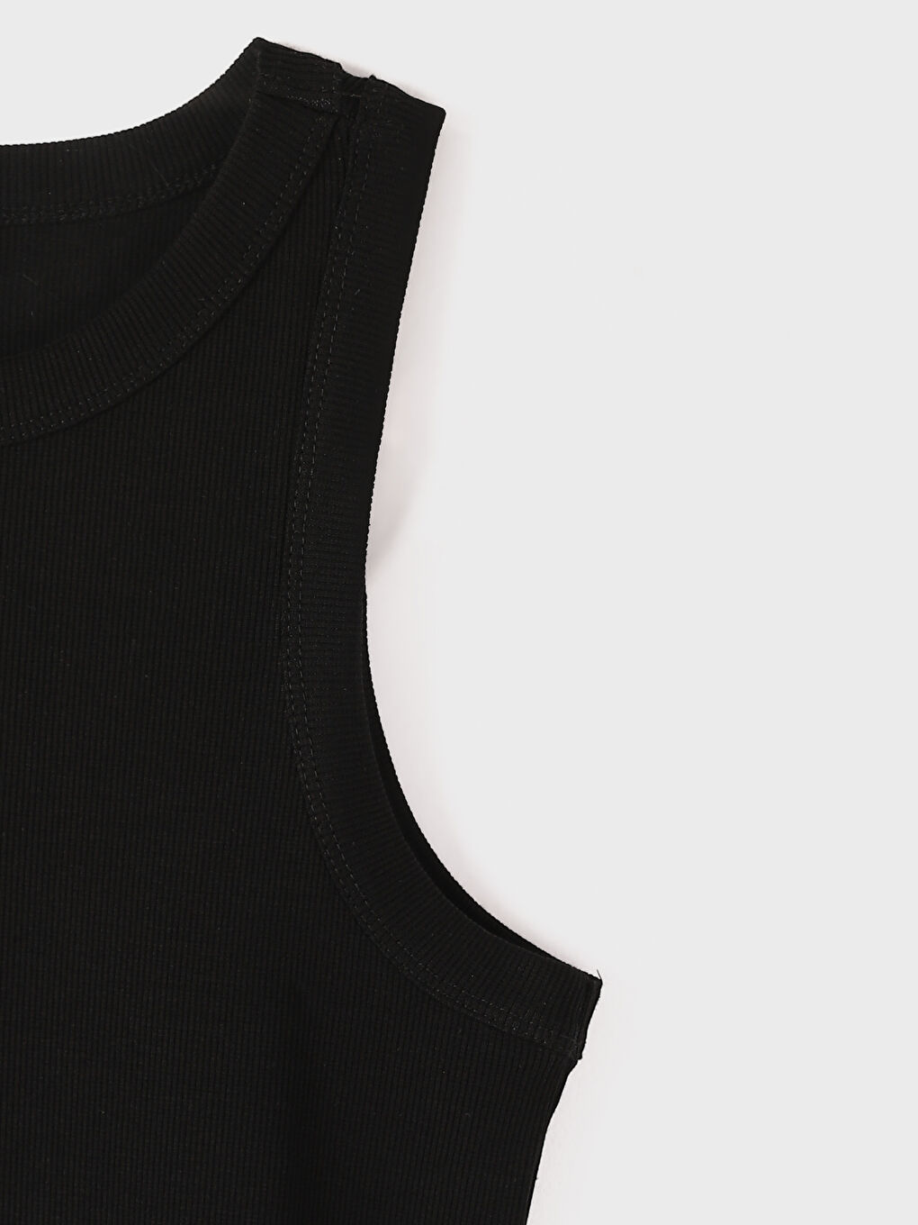 تانك توب برقبة دائرية للسيدات-3