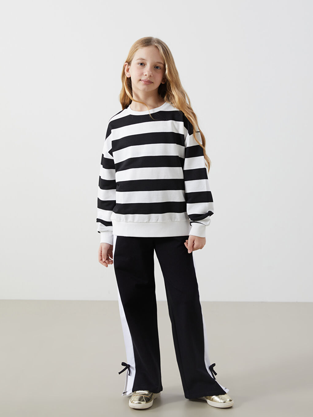 سویتشێرت ڕه‌ش کچ -W4BB72Z4-LEG