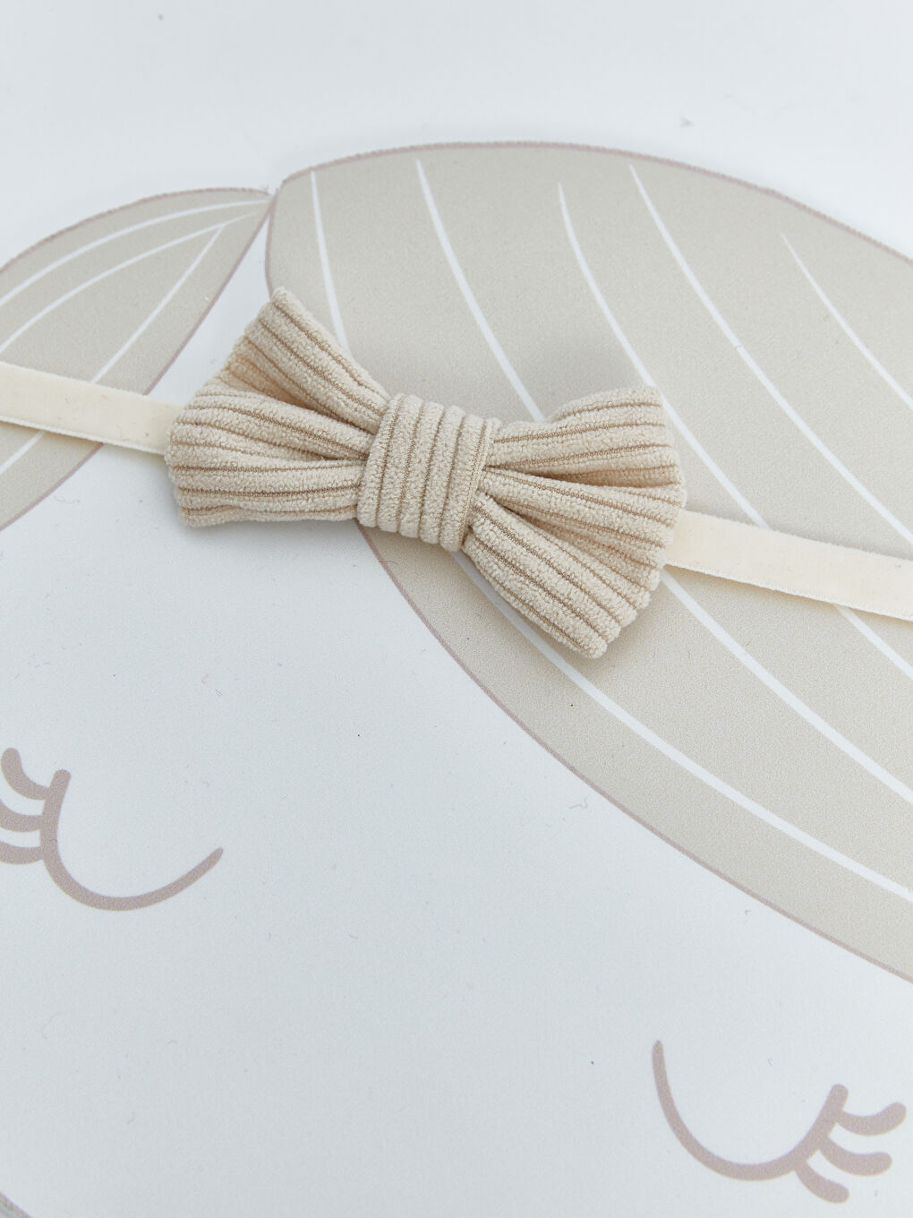 Ekru Fiyonk Detaylı Kız Bebek Saç Bandı
