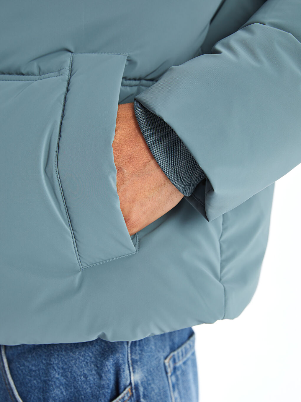 Мужской пуховик свободного кроя с капюшоном-2