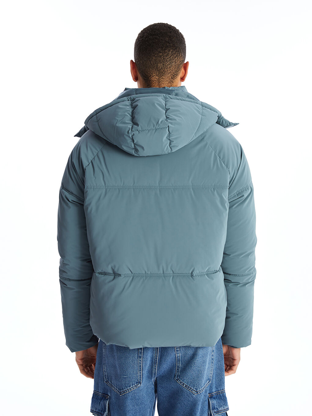 Мужской пуховик свободного кроя с капюшоном-4