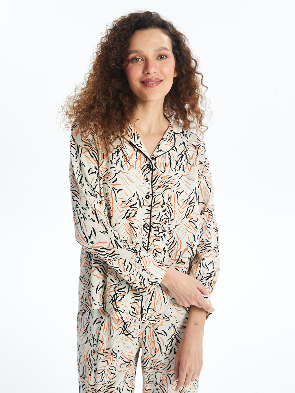 Ekru Gömlek Yaka Desenli Kadın Pijama Takımı-1