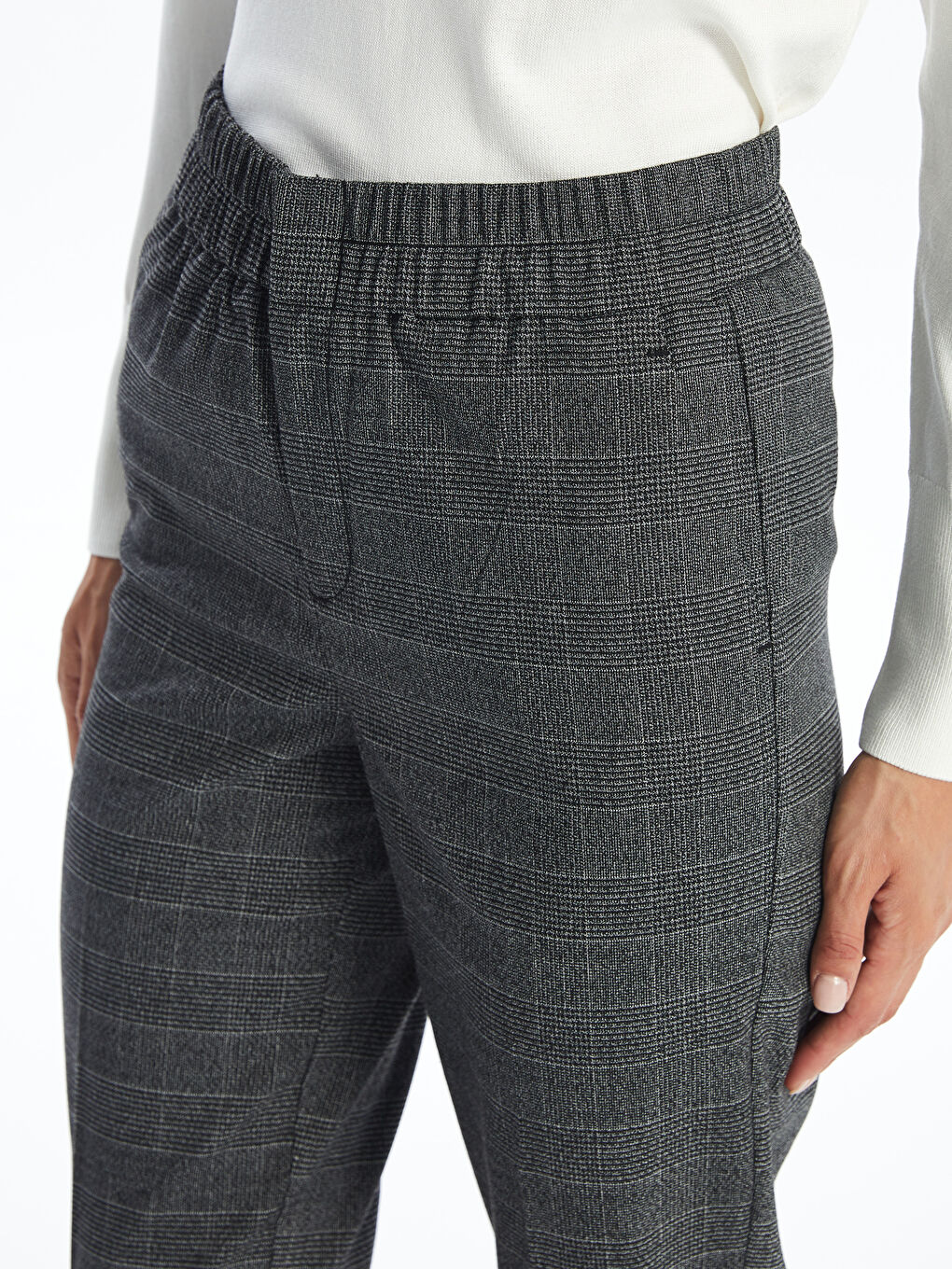 LCWAIKIKI Classic Elasticated Waist Plaid Women's Trousers -W4BK22Z8-LKX