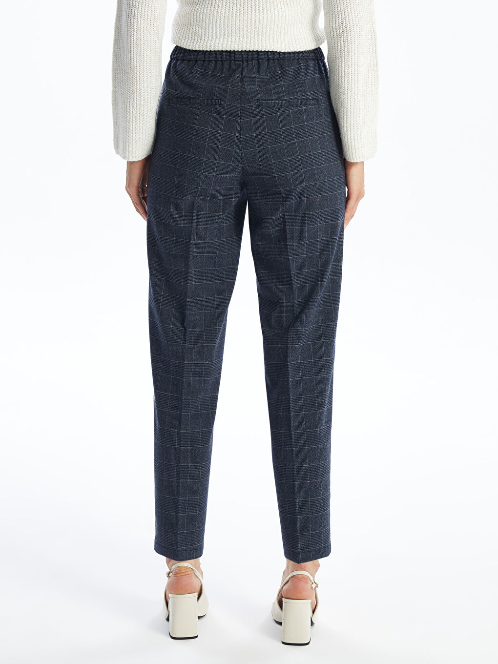 LCWAIKIKI Classic Elasticated Waist Plaid Women's Trousers -W4BK22Z8-LN6