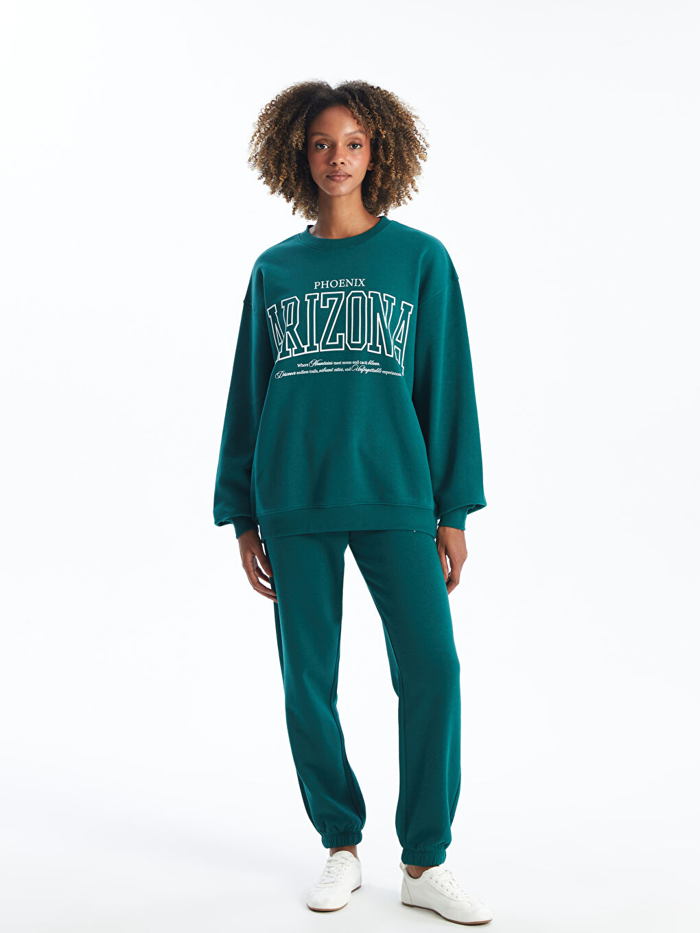 سویتشێرتی چاپکراوی ئۆڤەرسایز یەخە خڕ بۆ ژنان-1