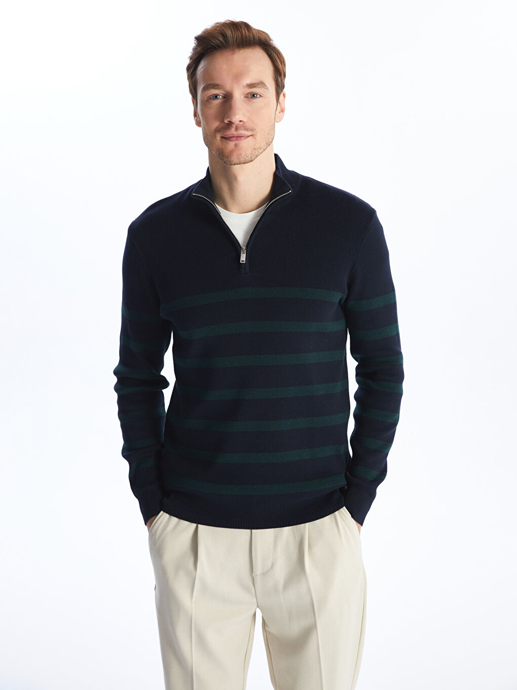 سترة تريكو مخططة كم طويل بياقة قمع للرجال