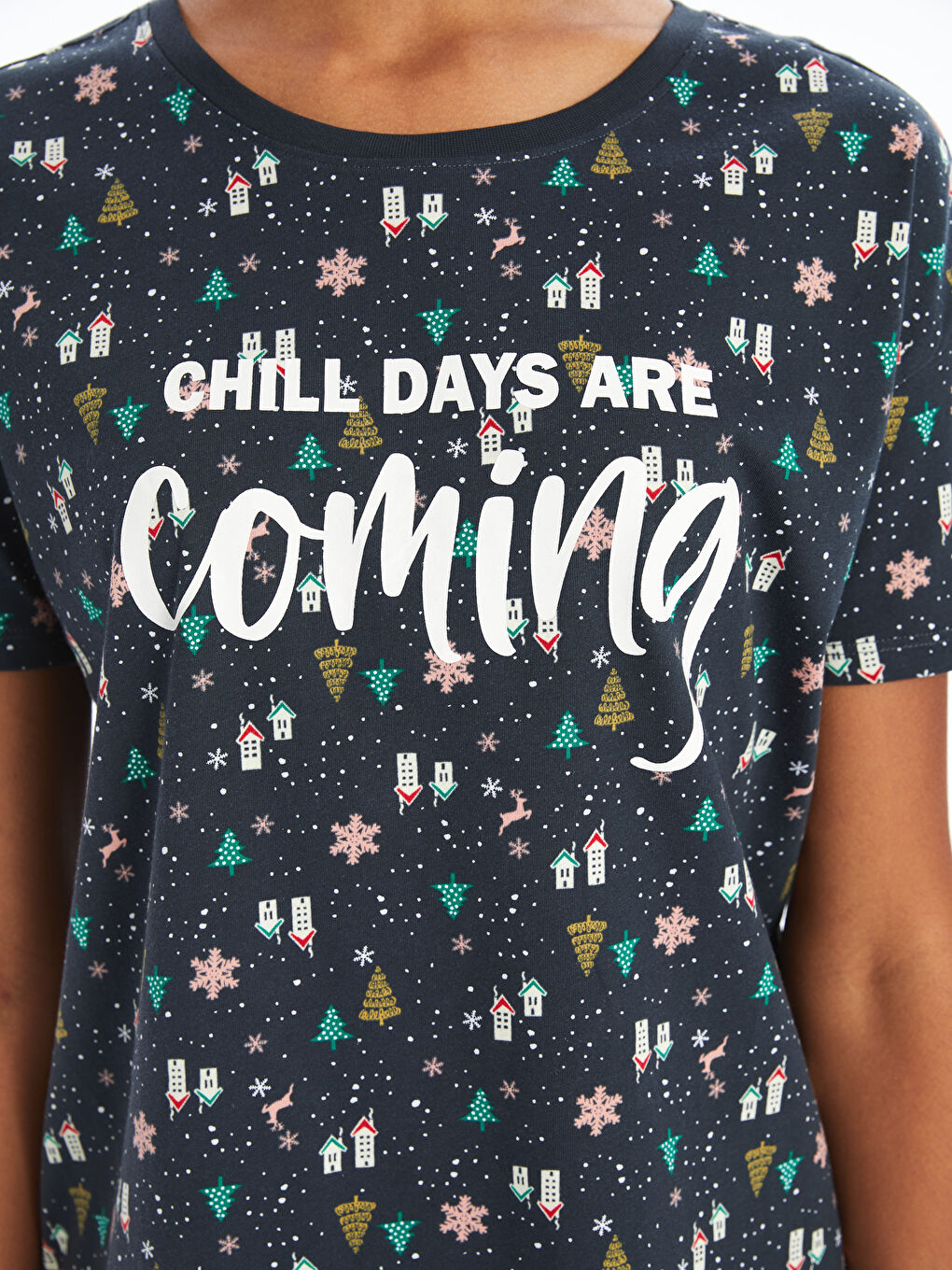 LCW DREAM Bisiklet Yaka Yılbaşı Temalı Kadın Şortlu Pijama Takımı -W4BN02Z8-LQ9