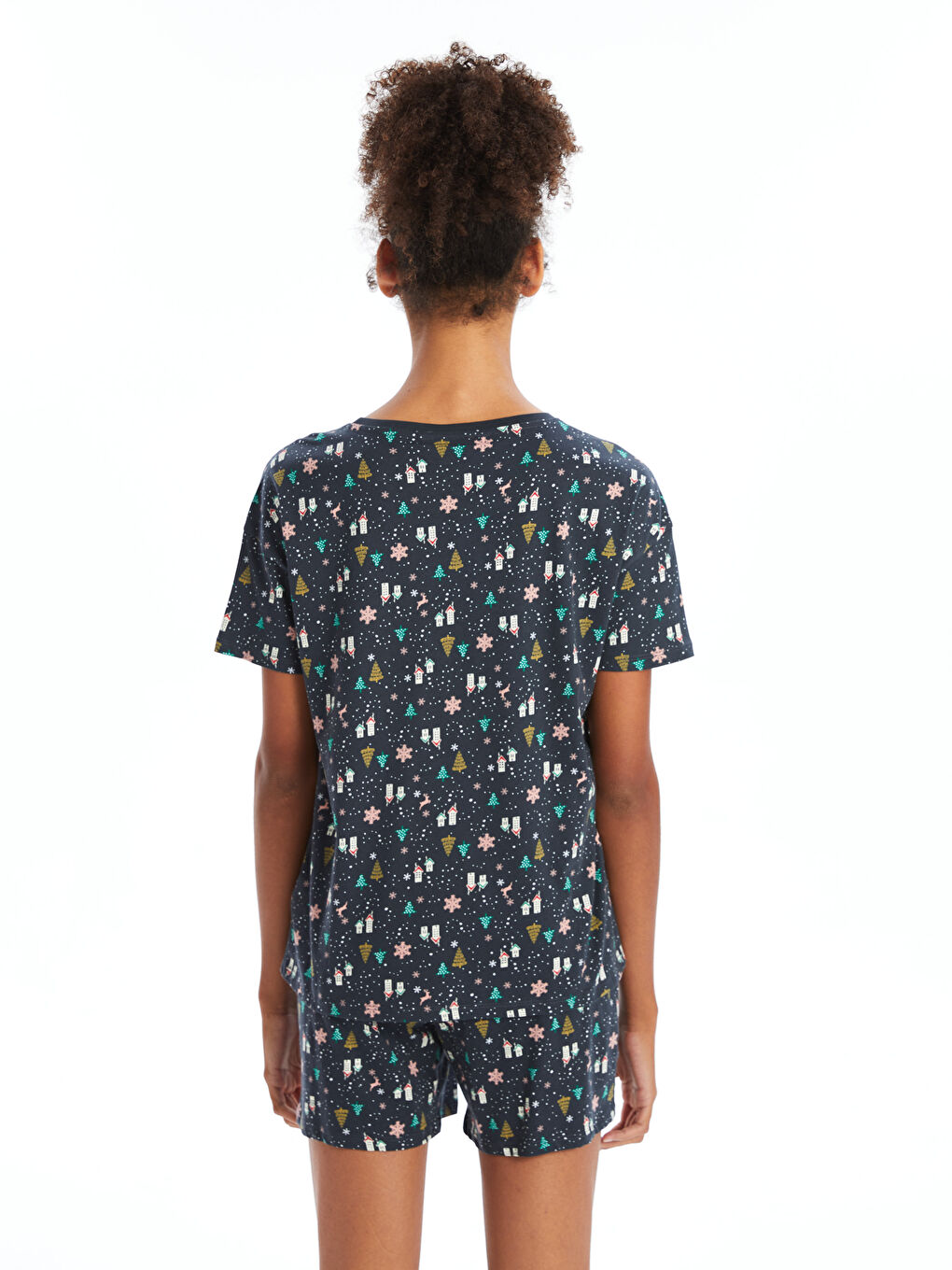 LCW DREAM Bisiklet Yaka Yılbaşı Temalı Kadın Şortlu Pijama Takımı -W4BN02Z8-LQ9