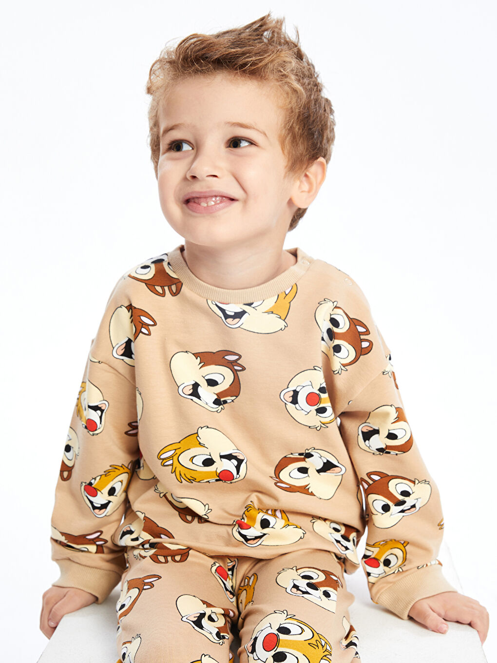 LCW baby Bej Baskılı Bisiklet Yaka Uzun Kollu Chip and Dale Baskılı Erkek Bebek Sweatshirt ve Eşofman Alt 2'li Takım