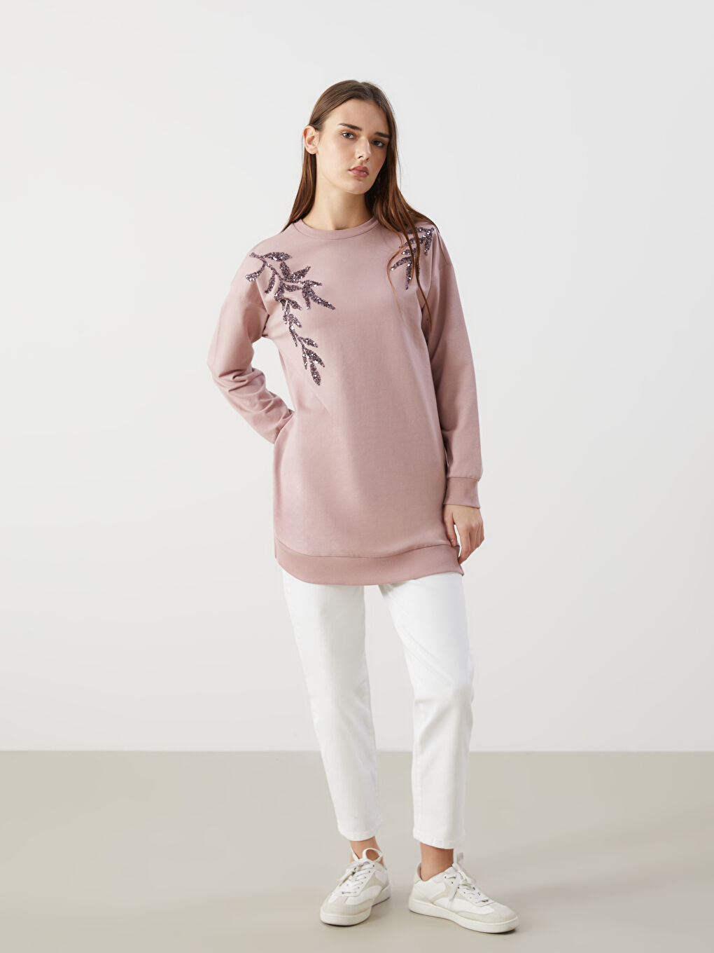 LCWAIKIKI Basic Pembe Bisiklet Yaka Pul İşlemeli Oversize Kadın Sweatshirt Tunik - 1