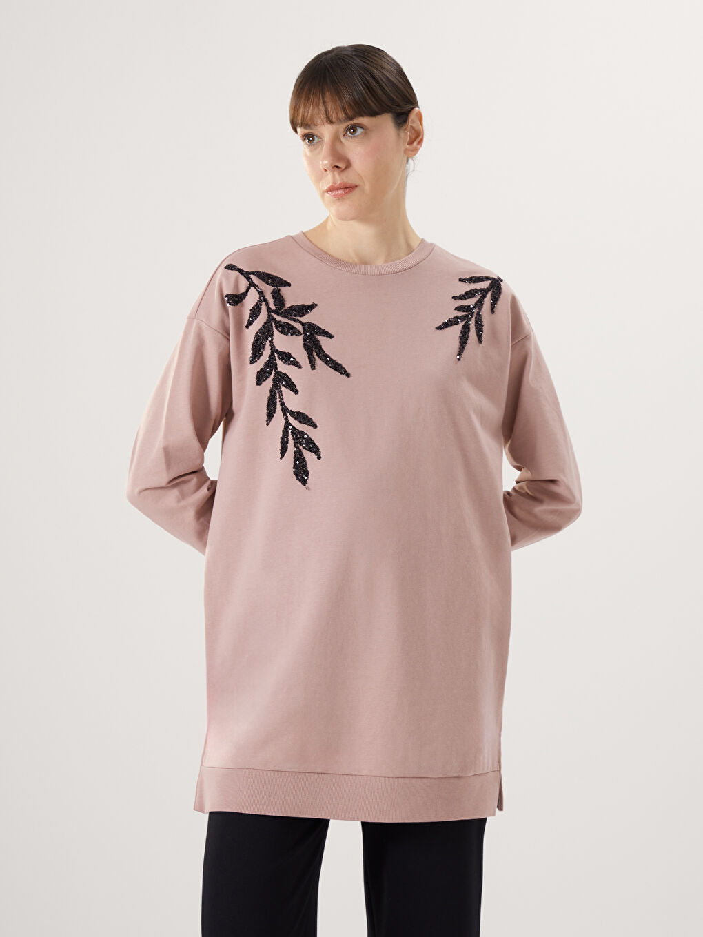 LCWAIKIKI Basic Pembe Bisiklet Yaka Pul İşlemeli Oversize Kadın Sweatshirt Tunik