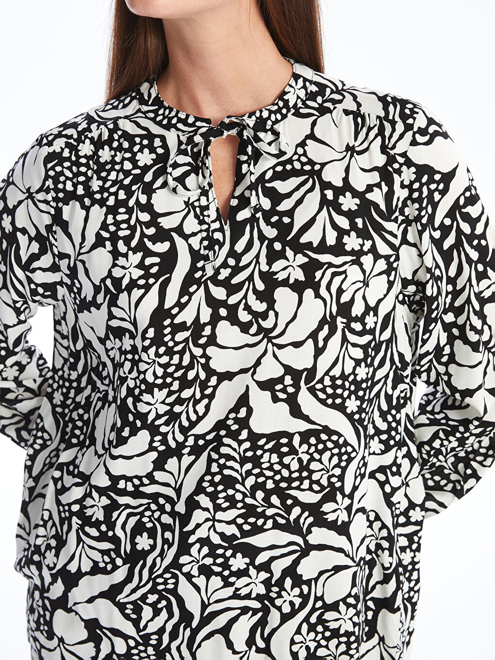LCWAIKIKI Classic Tie Neck Patterned Women's Blouse -W4BQ69Z8-LU7