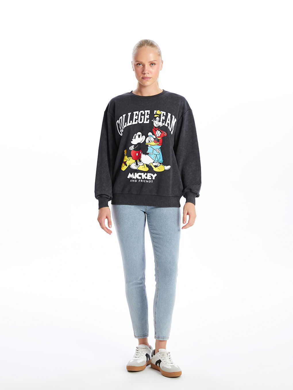 XSIDE Antrasit Bisiklet Yaka Mickey ve Arkadaşları Baskılı Oversize Kadın Sweatshirt - 1