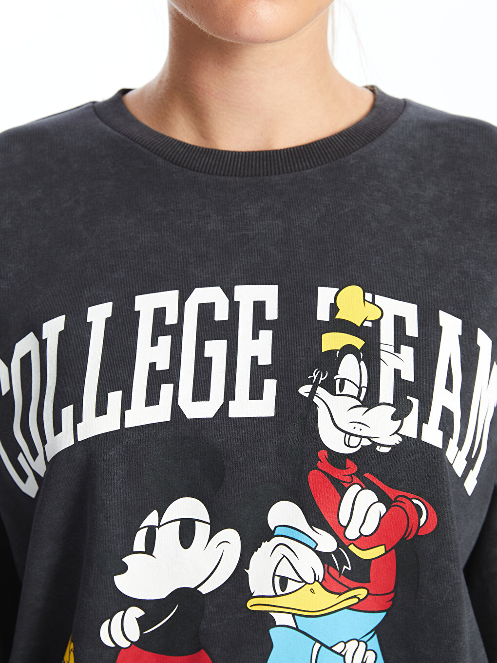 XSIDE Antrasit Bisiklet Yaka Mickey ve Arkadaşları Baskılı Oversize Kadın Sweatshirt - 2