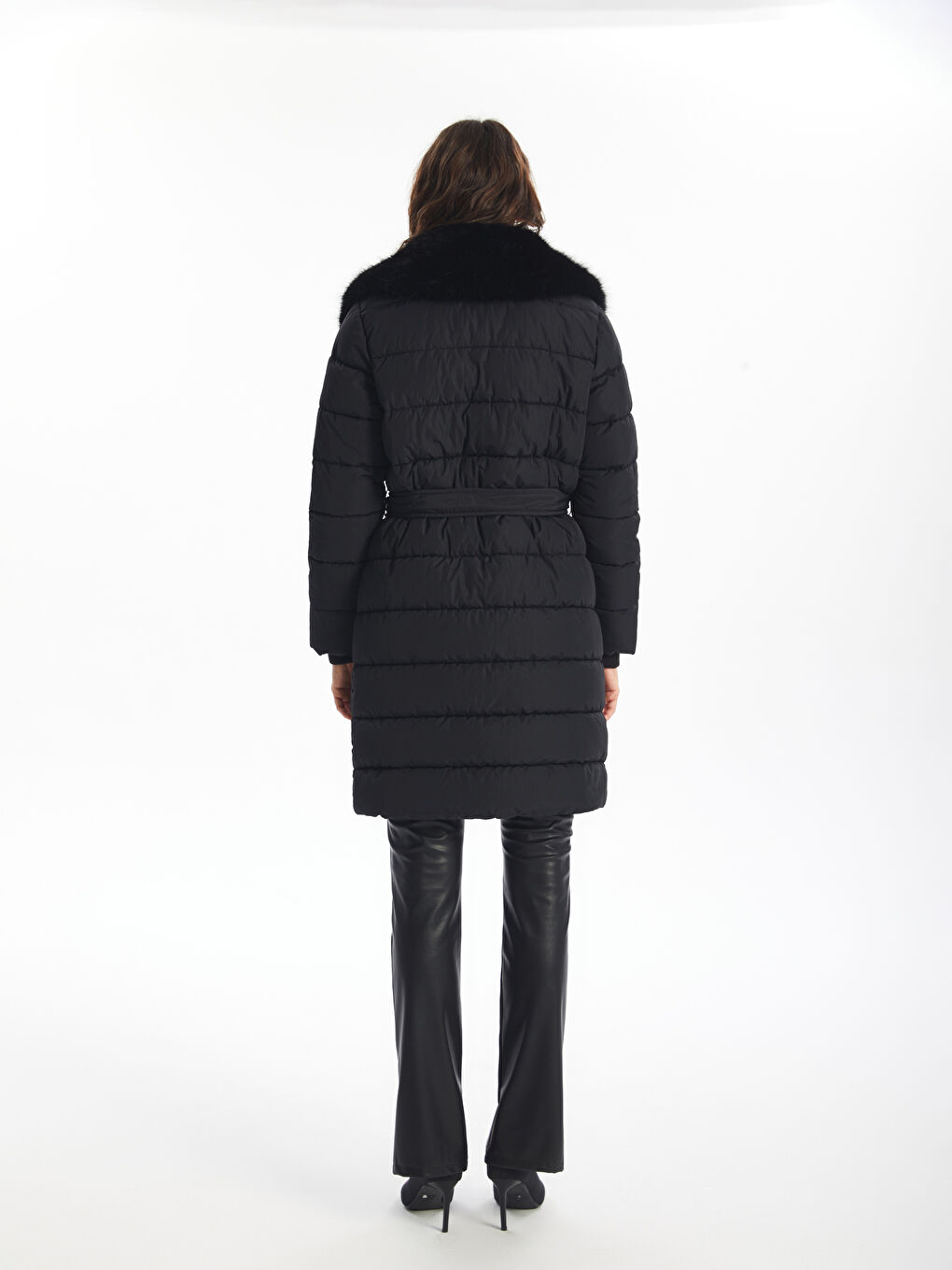 LCWAIKIKI Classic Ženska Puffer Jakna s Detaljima od Krzna -W4BV15Z8-CVL