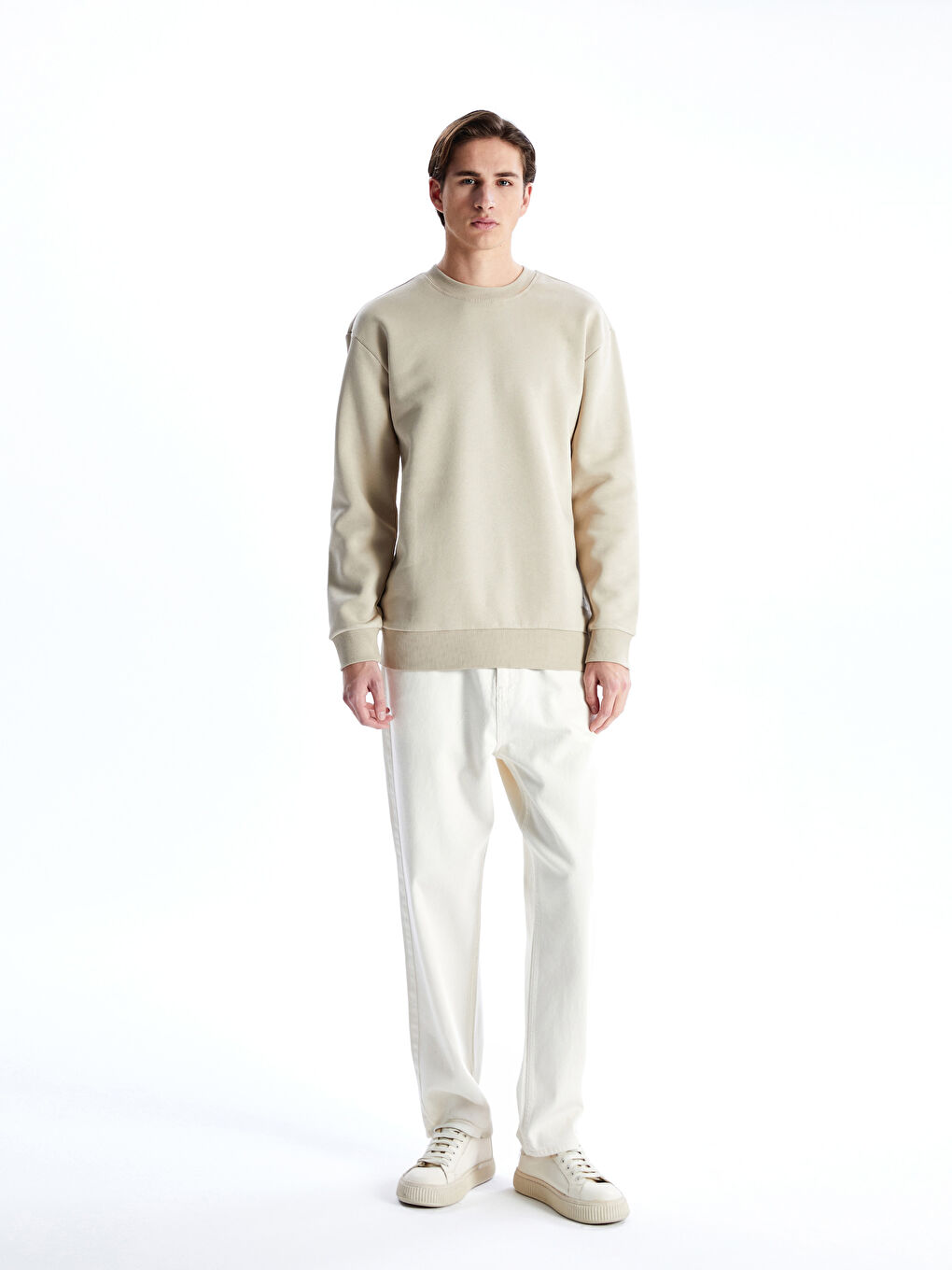 Свитшот Мужской Однотонный с Круглым Вырезом-1