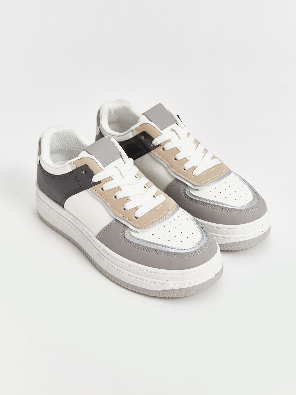 سنيكرز للسيدات بأربطة