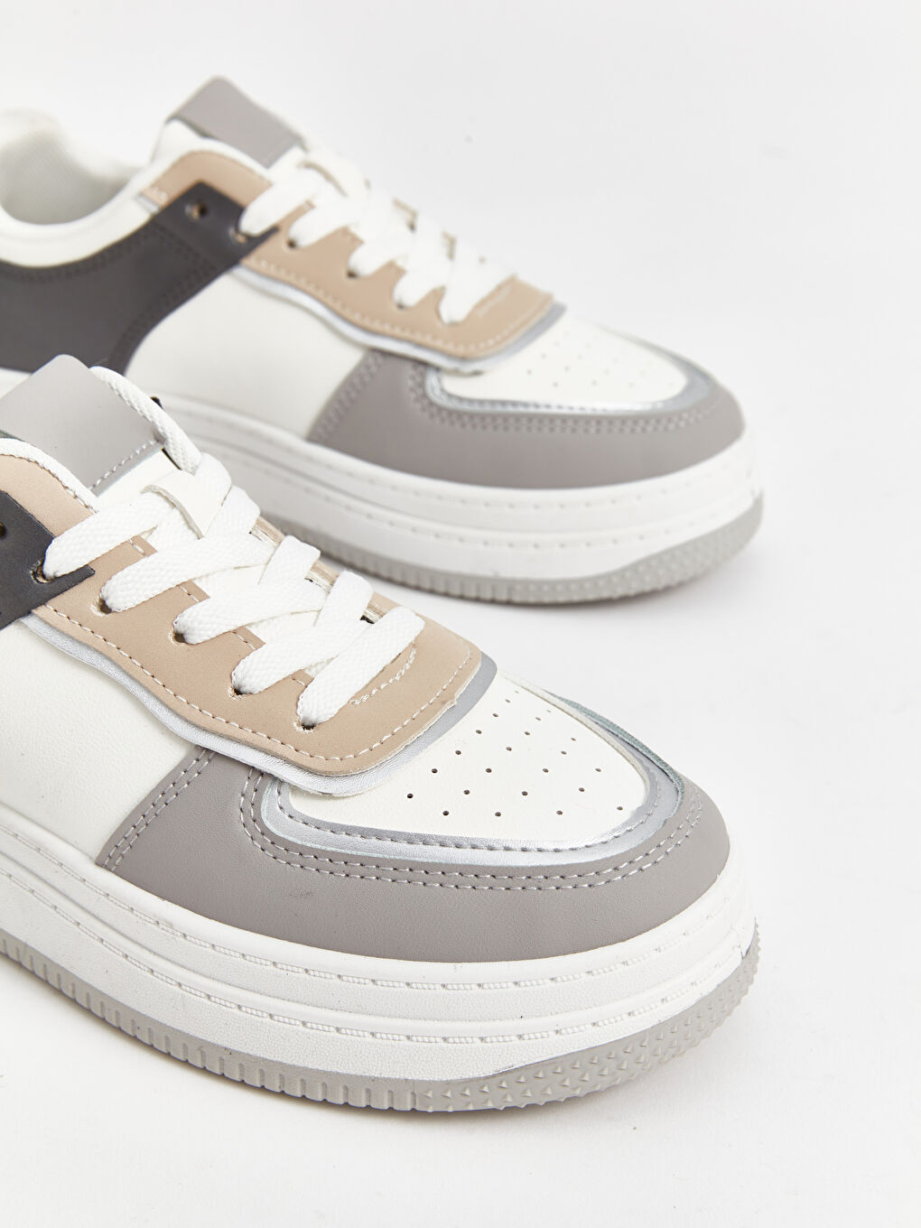 سنيكرز للسيدات بأربطة-2